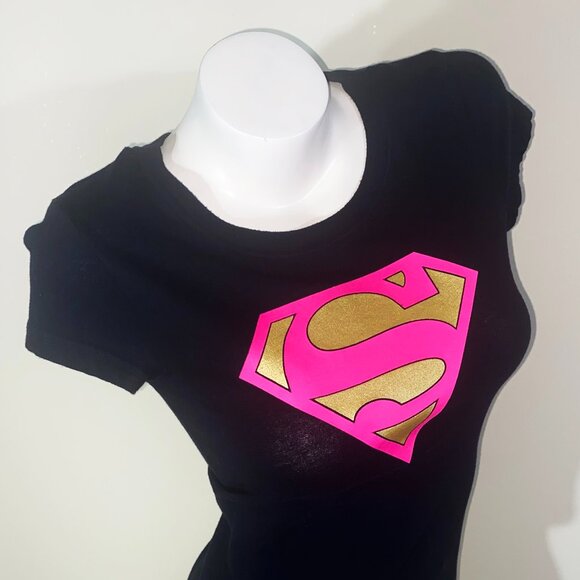 DC COMICS SUPER GIRL PRE-LOVED XL BLACK TEE SHIRT & PINK OPAQUE TIGHTS - Picture 3 of 7